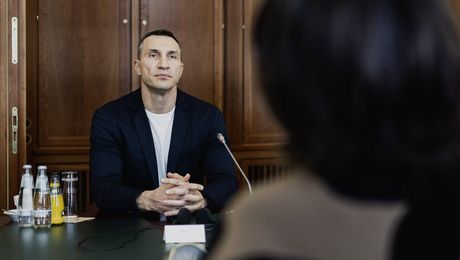Vladimir Klitschko, apariție total surprinzătoare pe Wembley. 90.000 de oameni au ascultat mesajul fostului campion mondial