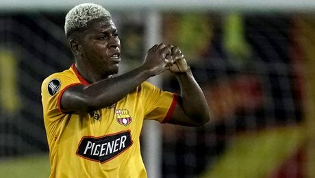 Golgheter pe teren, asasin în afara lui. Un fotbalist a fost arestat pentru legăturile cu o bandă periculoasă