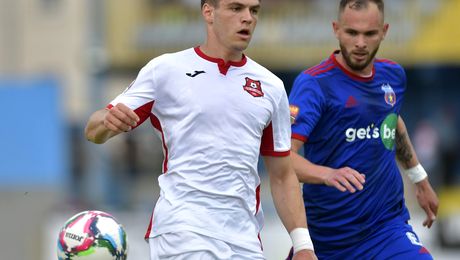 EXCLUSIV. Daniel Paraschiv e omul zilei în Liga 1: ”Plecam cu tibia plină de sânge după antrenamentele cu Tamaș. Abia aștept duelul de sâmbătă”. Ce spune despre ofertele granzilor