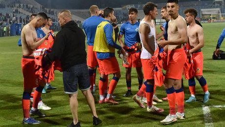 Momentele nevăzute după FCSB-CFR Cluj. Cum au fost deposedați de tricouri jucătorii lui Toni Petrea
