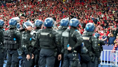 Bilanțul arestărilor și al răniților după haosul de la finala Ligii Campionilor. Sute de persoane au fost afectate de incidentele de la porțile Stade de France