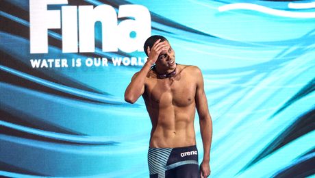 Premierul Nicolae Ciucă umblă la fondul de rezervă pentru a-i oferi lui David Popovici o sumă uriașă. 1 milion pentru două medalii de aur!