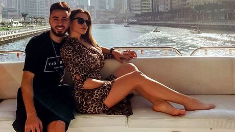 FOTO. Voluptoasa iubită a unui fotbalist român face ravagii pe internet. Pozele sale sunt magnet pentru admiratori