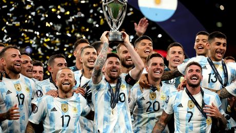 Lionel Messi, purtat pe brațe după ce Argentina a câștigat Finalissima. Ce i-au cântat colegii starului de la PSG