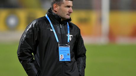 Arde Oltenia! Viață grea pentru Laszlo Balint după ce a semnat cu U Craiova. Nici Marian Copilu nu a scăpat de furia fanilor