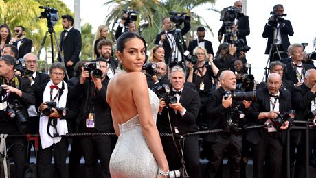 Buhnici, inclusiv iubita lui Cristiano Ronaldo are vergeturi! Dar rămâne un model pentru femei. Galerie FOTO