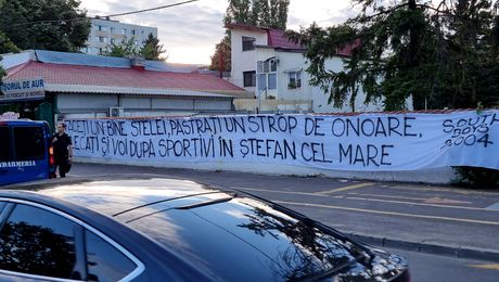 A început „războiul civil” la Steaua. Suporterii de la Peluza Sud se răscoală împotriva conducerii