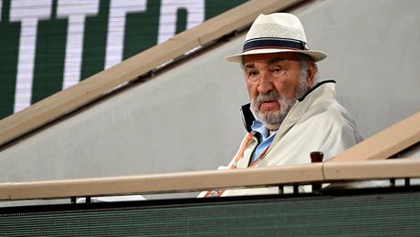 Amanta lui Ion Țiriac luată cu ambulanța și resuscitată de medici! Tânăra trăiește o poveste de dragoste cu un fost fotbalist de la Dinamo