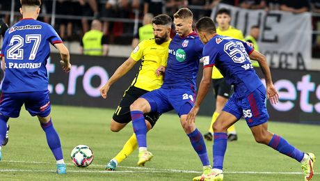 Măcel în Ghencea, Steaua a fost demolată de Csikszereda. Meciul a fost întrerupt din cauza scandărilor xenofobe