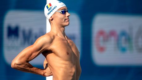 Cine l-a așteptat la aeroport pe David Popovici la întoarcerea în țară. Fotografia care va pune pe jar sportul românesc