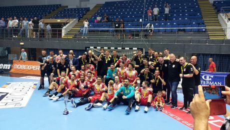 Dinamo a cucerit Supercupa României la handbal. A reușit să învingă Steaua cu un scor zdrobitor VIDEO