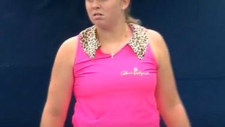 Mama jucătoarei care a jignit-o pe Simona Halep și-a dat arama pe față. Momente tensionate la Abu-Dhabi