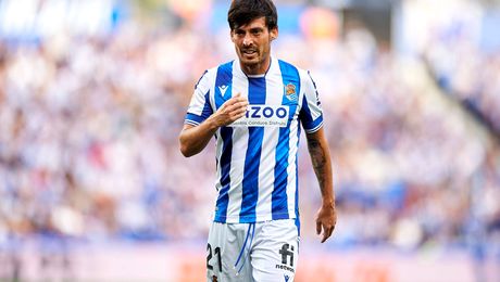 Cât costă o strângere de braț forțată. David Silva a simțit pe pielea sa ce se întâmplă dacă agresezi o femeie