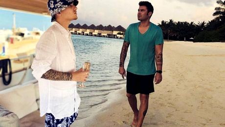 Cu ea se iubește băiatul lui Adrian Mutu și al Alexandrei Dinu. Imaginile de pe Instagram l-au dat de gol