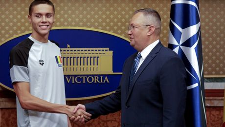 Guvernul îi umple contul lui David Popovici. Ce sume de bani vor intra în posesia medaliaților la marile competiții mondiale