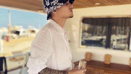 Mario Mutu are o iubită demențial de frumoasă. Tânăra a făcut show cu pictorialul său nud pe Instagram | Galerie foto