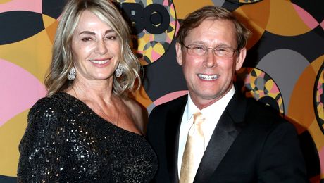 Amor pasional între Nadia Comăneci și gimnastul american alături de care trăiește o poveste de dragoste ca-n povești. Povestea relației cu Bart Conner