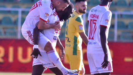 EXCLUSIV. Atacantul care poate aduce titlul în Giulești. „Plângeam după asemenea jucător. Era cel mai bun din România”