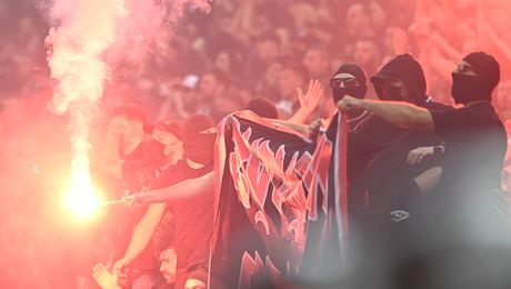 Peluza Sud Steaua a vrut să intre în stadion la meciul FCSB-ului. Ultrașii au fost opriți de jandarmi