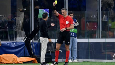 Și-a ieșit din pepeni Xavi. Reproșuri la adresa arbitrilor după ce FC Barcelona a pierdut la Milano