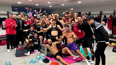 „Câinii” s-au vopsit în lei! Petrecere cu manele în vestiarul lui Dinamo, după victoria cu Unirea Slobozia. Reacția lui Ovidiu Burcă