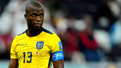 Enner Valencia, marcatorul primelor două goluri de la Campionatul Mondial din Qatar, fugărit de polițiști pe teren! Clipe ireale cu starul din Qatar – Ecuador