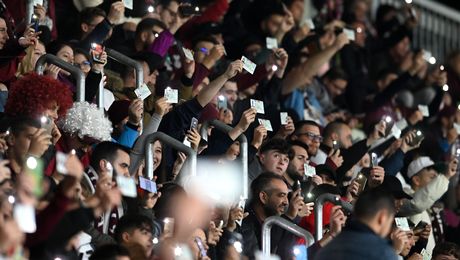 Protest inedit al fanilor giuleșteni, după abuzurile suferite la meciul cu FCSB! Și-au scos toți buletinele și au protestat pașnic