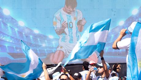 VIDEO. Un copil nevăzător se bucură la golul lui Lionel Messi. Imaginile cutremurătoare au impresionat o lume întreagă