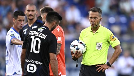 Arbitru internațional mort, la doar 42 de ani. Avea peste 140 de meciuri oficiate în primul eșalon al fotbalului francez