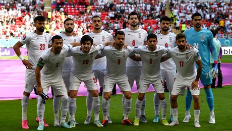 Joacă cu sabia deasupra capului. Familiile jucătorilor iranieni, amenințate cu închisoarea și tortura înainte de meciul cu SUA