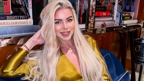 Românca Anișoara întoarce toate privirile în Qatar. Formele generoase aduc aminte de „Mama Natură” | Galerie FOTO