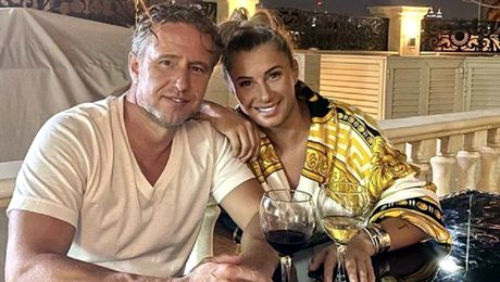 Amanta lui Laurențiu Reghecampf s-a dezlănțuit și le-a arătat tuturor poze cu ea și el. „Ne distrugi pe toți” | Galerie FOTO