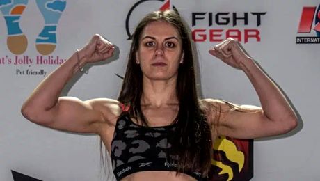 Sportiva româncă ce câștigă peste 10.000 de euro pe lună pentru că își arată corpul! ”Nu din sport faci bani! Ce demnitate, să muncești de la 8 la 5 și apoi să mori!?”