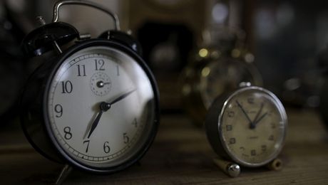 Este schimbarea orei un pericol pentru sănătate? Afecțiunile grave pe care le poate provoca