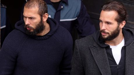 Ies sau nu din închisoare după 3 luni? Zi decisivă pentru frații Tate