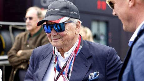 Proprietarul Porsche divorțează de soția sa care suferă de demență. Miliardarul ar avea deja o nouă iubită