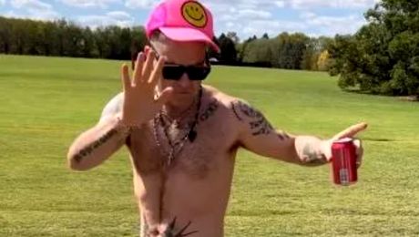 Toată lumea îl știa, dar acum e de nerecunoscut după ce a slăbit dramatic. Îți dai seama cine e în poză?