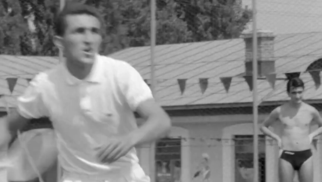 E românul miliardar cunoscut de toată planeta, dar unul dintr-o mie de oameni îl recunoaște în pozele astea. Tu îți dai seama cine e? Sunt imaginile pe care le credea pierdute