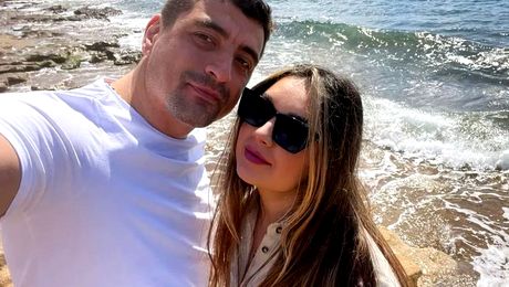 Cum se relaxează George Simion cu soția lui, când se află departe de România. Imagini inedite cu fostul ultras din Uniți Sub Tricolor