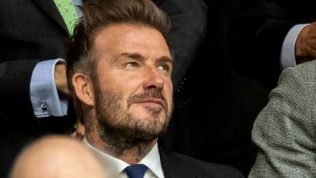 „Cerșește să fie încoronat cavaler”. Gestul pe care l-a făcut David Beckham pentru Regele Charles: Puțini se așteptau la asta