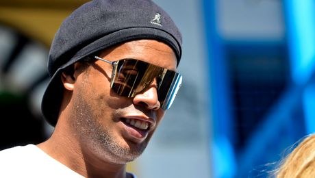 Motivul pentru care Ronaldinho îi dădea 500 de euro unui român, de fiecare dată când îl vedea: „Nu te faci doar pe tine de râs”