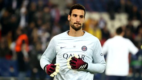 Un fotbalist de la PSG, în stare critică după ce a căzut de pe un cal. Animalul l-a lovit pe jucător în zona gâtului