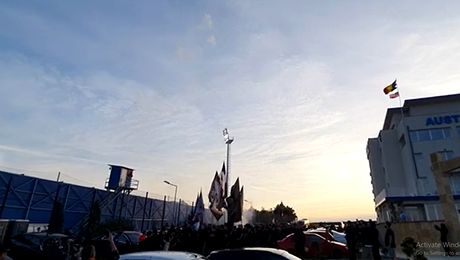 Atmosferă superbă la Ovidiu. Fanii celor de la FCSB au dat cu artificii înaintea ”finalei” cu Farul. Video Exclusiv