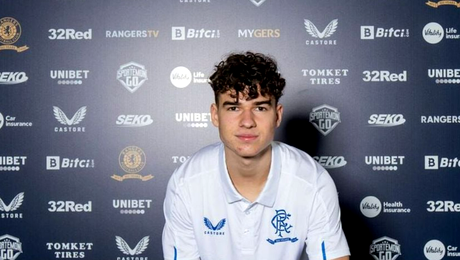 S-a declarat fan Dinamo, a făcut pregătirea de vară sub comanda lui Burcă, dar a semnat cu altă echipă din Superliga