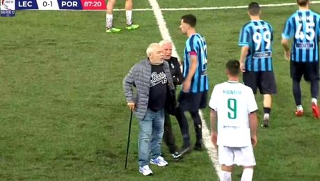 Scandal monstru în Italia. Președintele a intrat cu bastonul pe teren. L-a înjurat și bruscat pe „central” și a lovit și un jucător