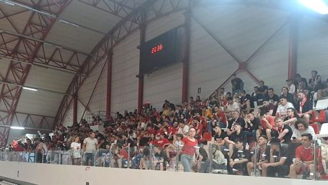 Peste 300 de fani dinamoviști s-au dus în Sala Dinamo pentru meciul cu FC Argeș. Jucătorii lui Burcă, așteptați în Ștefan cel Mare