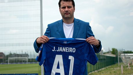 Mititelu l-a prezentat pe antrenorul care trebuie să ducă FCU Craiova în playoff. Mesaj pentru Gigi Becali: “O am pe Suzi să mă apere”