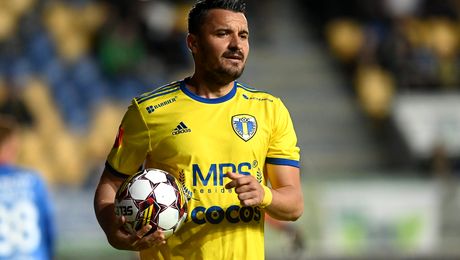 Întâmplare fabuloasă cu Budescu. Cum a reușit să ducă porcul gata tranșat în Arabia Saudită