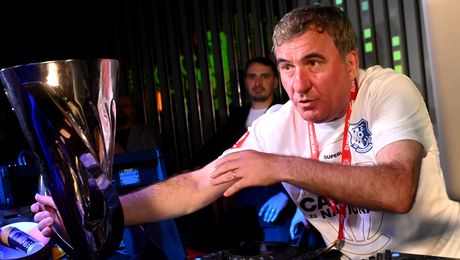 Ei au fost votați de milioane de oameni drept cei mai tari români din ISTORIE. Ștefan cel Mare e primul, dar e absolut IREAL pe cât sunt Hagi și Gigi Becali