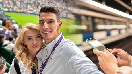 Ce au făcut Andreea Bălan și Victor Cornea în văzul tuturor. Puțini se așteptau ca astfel de imagini să apară pe net: A lovit și pe la spate